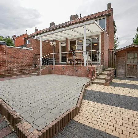 Vakantiehuis With Garden, Limburg