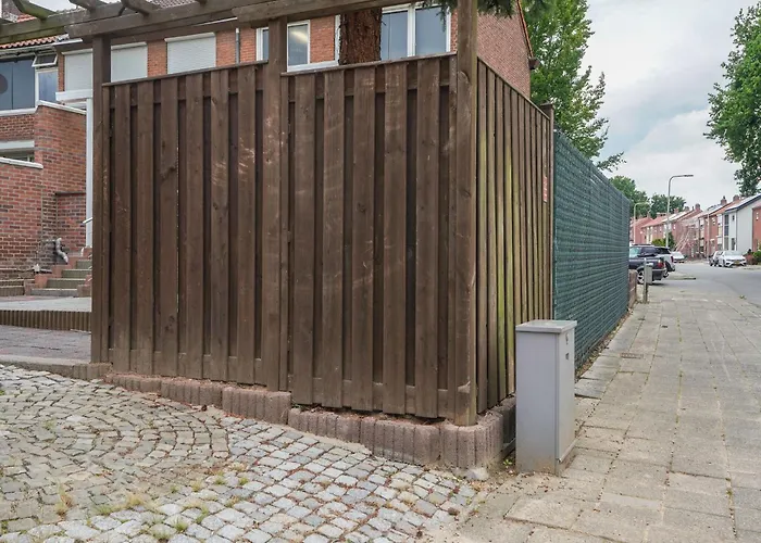 With Garden, Limburg بيت للعطل *